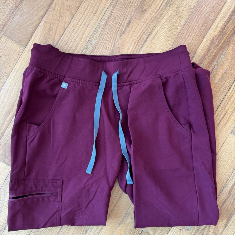 Figs burgundy XS/P Zamora jogger scrub pants